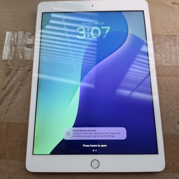 Apple iPad (8th Gen) - Wi-Fi, 32 GB, Gold, A2270