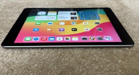 Mint
													Apple iPad 6th Gen - Unlocked, Gray, 32 GB, A1954, photo 5 of 8