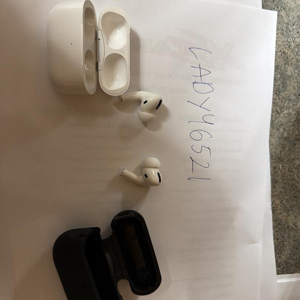Apple AirPods Pro - MagSafe Case