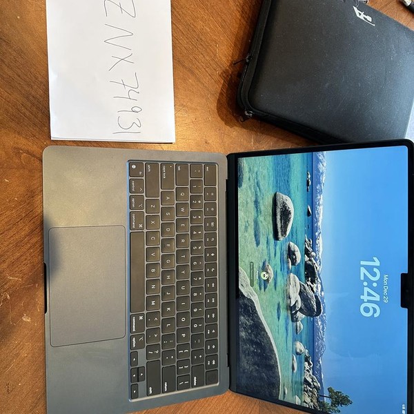 MacBook Air 2022 (M2) - 13 inch - 256 GB, Midnight, 8 GB, Apple M2