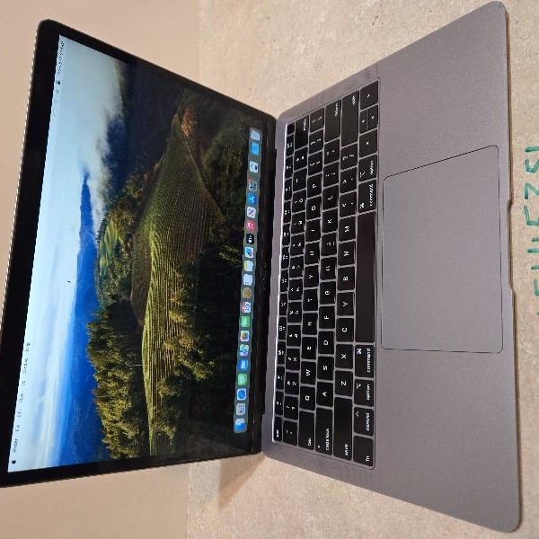 MacBook Air 2018 - 13 inch - 128 GB, Gray, 8 GB, Intel Core i5