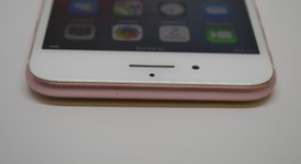 Good
													Apple iPhone 7 Plus - Unlocked, Rose Gold, 256 GB, A1661, photo 5 of 12