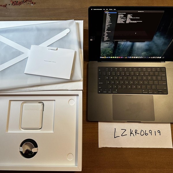 MacBook Pro Late 2023 (M3) - 16 inch - 1 TB, Black, 48 GB, Apple M3 Max 16-core, 40-core GPU