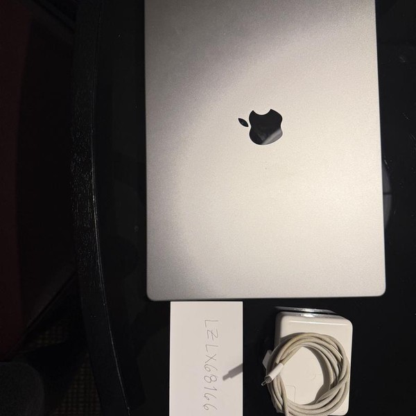 MacBook Pro 2021 - 16 inch - 512 GB, Silver, 16 GB, Apple M1 Pro 10-core