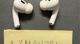 Used
													Apple AirPods Pro 2 - USB-C, photo 2 of 17