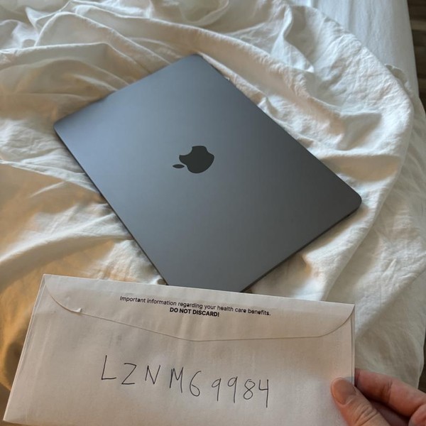 MacBook Air 2022 (M2) - 13 inch - 512 GB, Gray, 16 GB, Apple M2