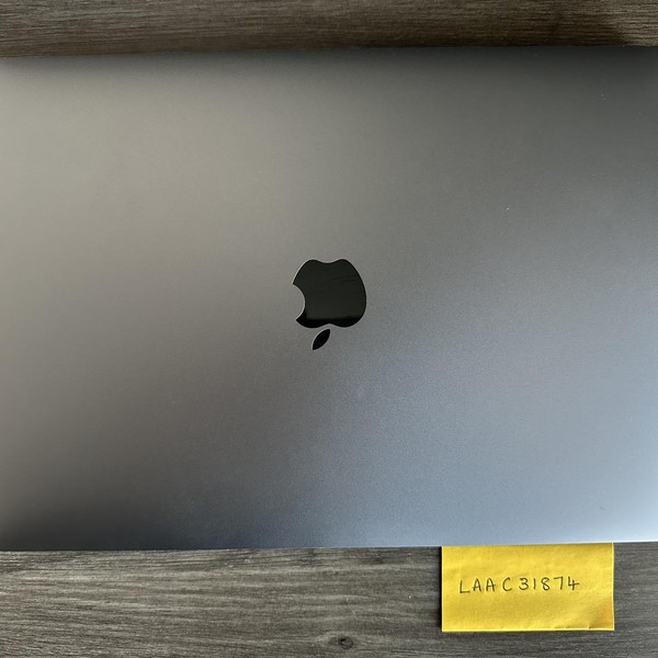 MacBook Pro 2020 - 13 inch - I5, Gray, 256 GB, 8 GB