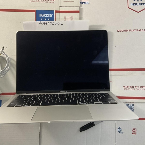 MacBook Air 2020 - 13 inch - 256 GB, Silver, 8 GB, Intel Core i3