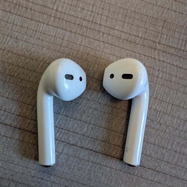 Apple AirPods 1st Gen - Lightning Case