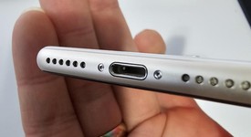 Good
													Apple iPhone SE 2nd Gen 2020 - Unlocked, White, 64 GB, A2275, photo 2 of 9