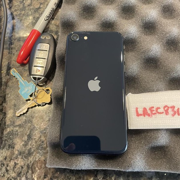 Apple iPhone SE 3rd Gen 2022 - Unlocked, 64 GB, Midnight, A2595