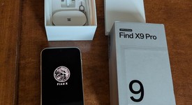 Mint
													Oppo Find X9 Pro - Unlocked Non-US, Silk White, 512 GB, 16 GB, photo 4 of 13