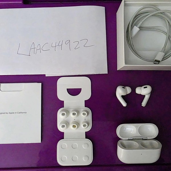 Apple AirPods Pro 2 - Lightning