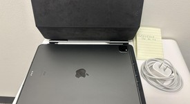 Good
													Apple iPad Pro 12.9" 5th Gen 2021 - Unlocked, Gray, 1 TB, photo 3 of 5