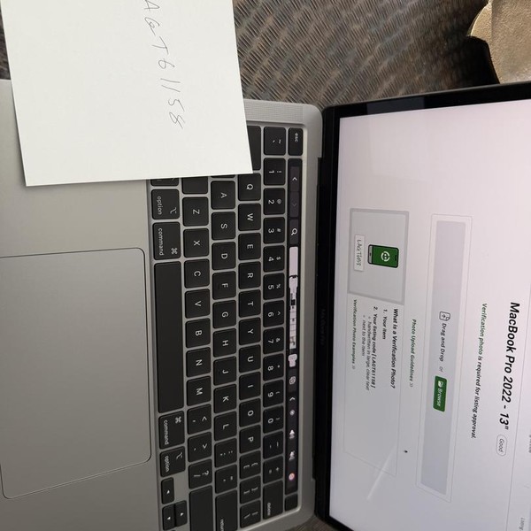 MacBook Pro 2022 - 13 inch - 256 GB, Silver, 8 GB, Apple M2