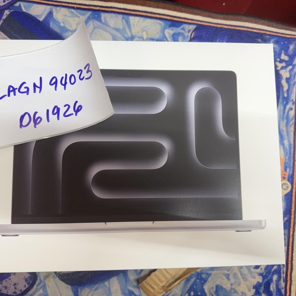 MacBook Pro 2026 - 14 inch (M5) - 2 TB, Silver, 24 GB, Apple M5 Pro 18-core (20-core GPU), Standard Display