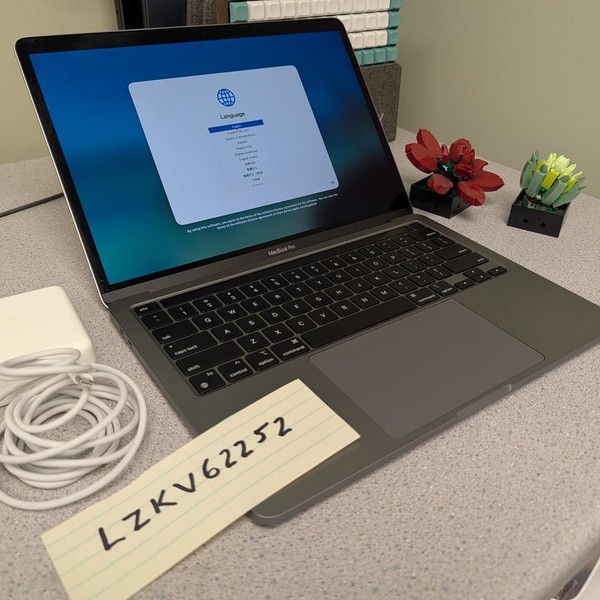 MacBook Pro 2020 - 13 inch - 1 TB, Gray, 16 GB, Apple M1