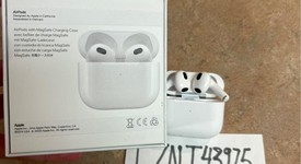 Used
													Apple AirPods 3rd Gen - MagSafe Case, photo 3 of 6