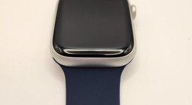 Good
													Apple Watch Series 9 45mm - Unlocked, Starlight, A2984 - Cellular, Aluminum, photo 5 of 7