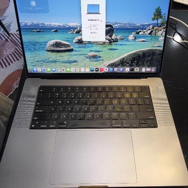 MacBook Pro 2021 - 16 inch - 4 TB, Gray, 64 GB, Apple M1 Max