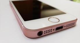 Good
													Apple iPhone SE 1st Gen 2016 - Verizon, Gold, 16 GB, A1662, photo 3 of 7