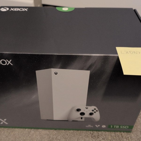 Xbox Series X (2020) - 1 TB, Robot White, All-Digital