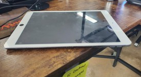 Fair
													Apple iPad 9th Gen - Unlocked, Gray, 64 GB, A2603, photo 5 of 14
