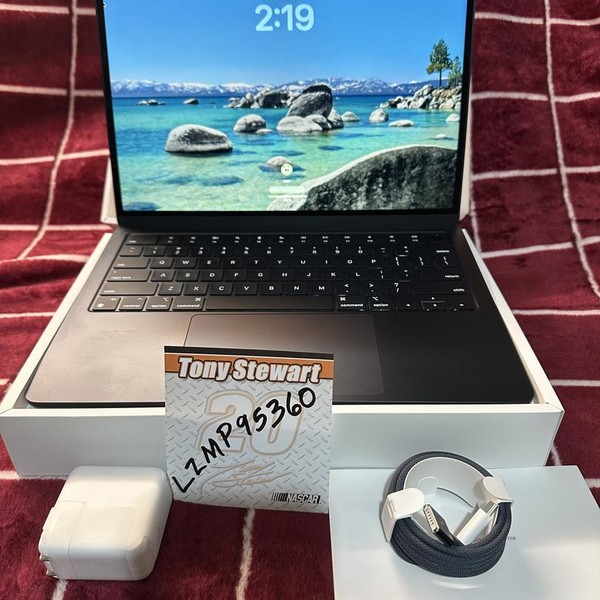 MacBook Air 2022 (M2) - 13 inch - 256 GB, Midnight, 16 GB, Apple M2