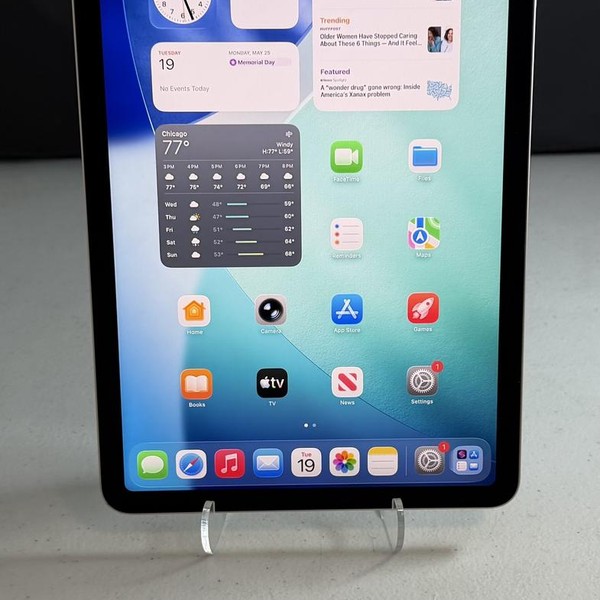 Apple iPad Air (5th Gen) - Wi-Fi, 256 GB, Starlight, A2588