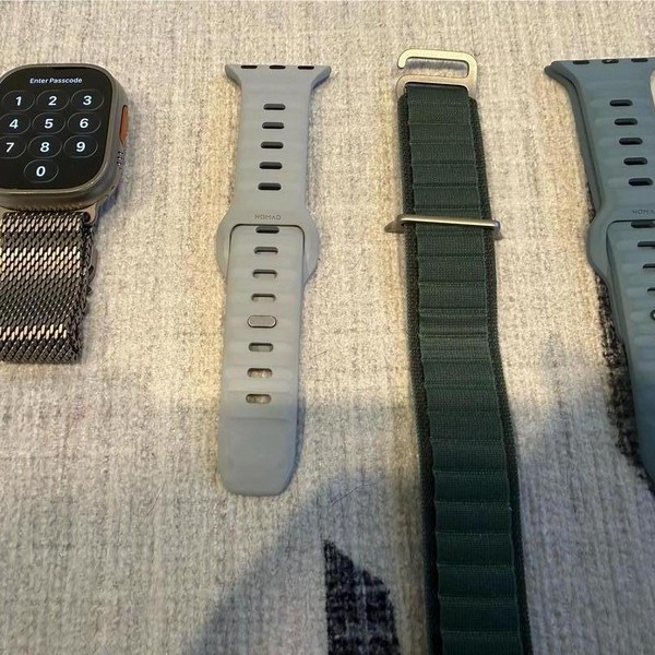 Apple Watch Ultra 49mm - Verizon, Titanium, A2622