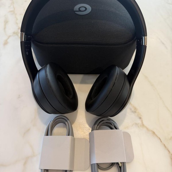 Beats Solo 4 - Black