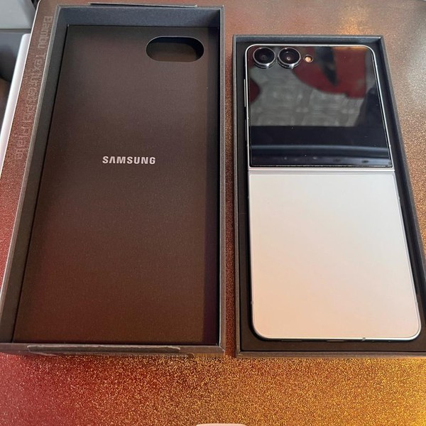 Samsung Galaxy Z Flip7 - Unlocked, Mint, 512 GB, 12 GB, SM-F766U1