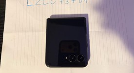 Good
													Motorola Razr Ultra (2025) - Unlocked, PANTONE Scarab, 512 GB, 16 GB, photo 5 of 9