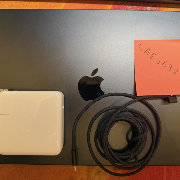 MacBook Air 2025 (M4) - 13 inch - 1 TB, Midnight, 32 GB, Apple M4