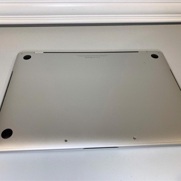 MacBook Pro 2016 (With Touch Bar) - 13 inch - 256 GB, Silver, 8 GB