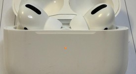 Used
													Apple AirPods Pro 1st Gen - MagSafe Case, photo 4 of 12