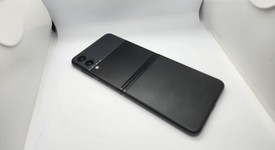 Fair
													Samsung Galaxy Z Flip3 5G - Unlocked, Black, 256 GB, 8 GB, SM-F711U1, photo 4 of 4