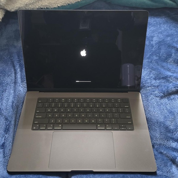 MacBook Pro Late 2023 (M3) - 16 inch - 4 TB, Black, 128 GB, Apple M3 Max 16-core, 40-core GPU