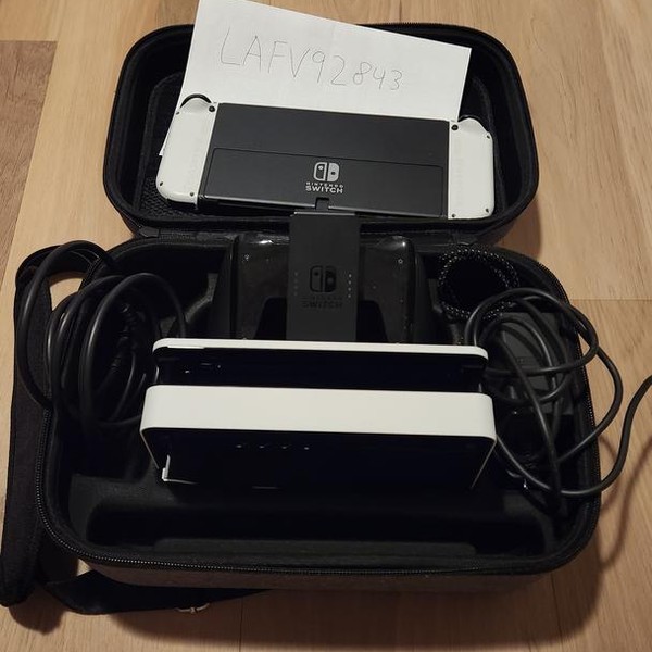 Nintendo Switch - OLED - 64 GB, White