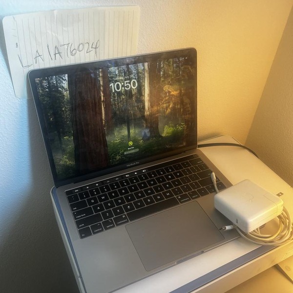 MacBook Pro 2019 - 13 inch - 2 TB, Silver, 8 GB, Intel Core i5