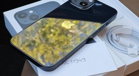 Mint
													Apple iPhone 13 - Unlocked, Midnight, 128 GB, A2482, photo 4 of 7