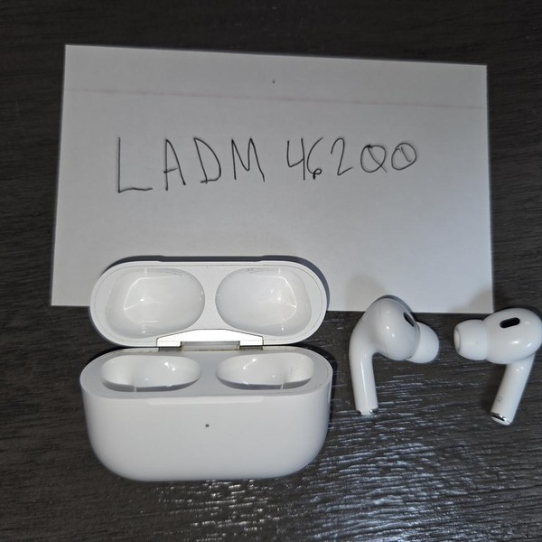 Apple AirPods Pro 2 - Lightning