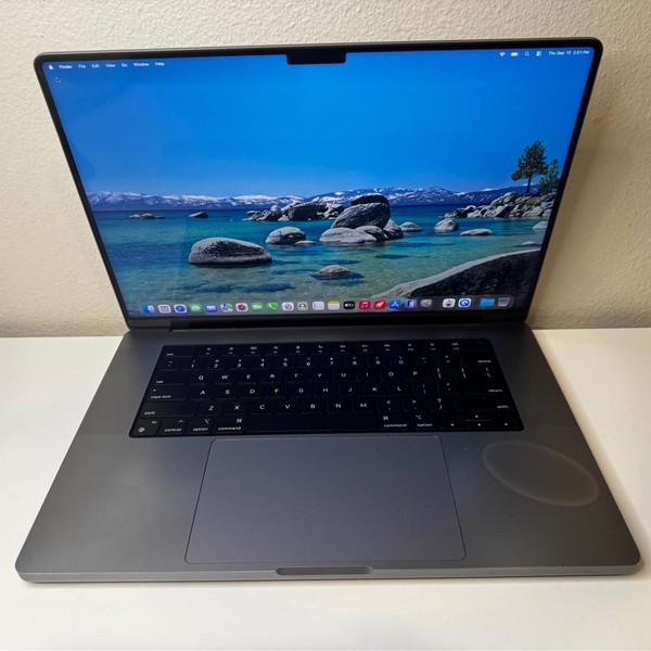 MacBook Pro 2021 - 16 inch - 512 GB, Gray, 16 GB, Apple M1 Pro 10-core
