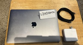 Good
													MacBook Air 2020 - 13" - I7, Silver, 1 TB, 16 GB, photo 2 of 5
