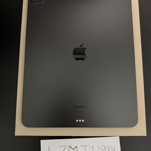 Apple iPad Pro 13 inch (M4) 2024 - Wi-Fi, 256 GB, Black, 8 GB, A2925, Standard Glass