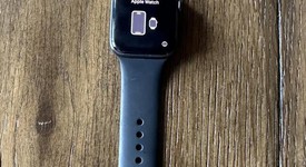 Good
													Apple Watch SE 1st Gen 44mm - Gray, A2352 - GPS, Aluminum, photo 3 of 8