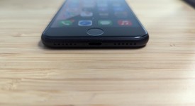 Good
													Apple iPhone SE 2nd Gen 2020 - Unlocked, Black, 64 GB, A2275, photo 3 of 13