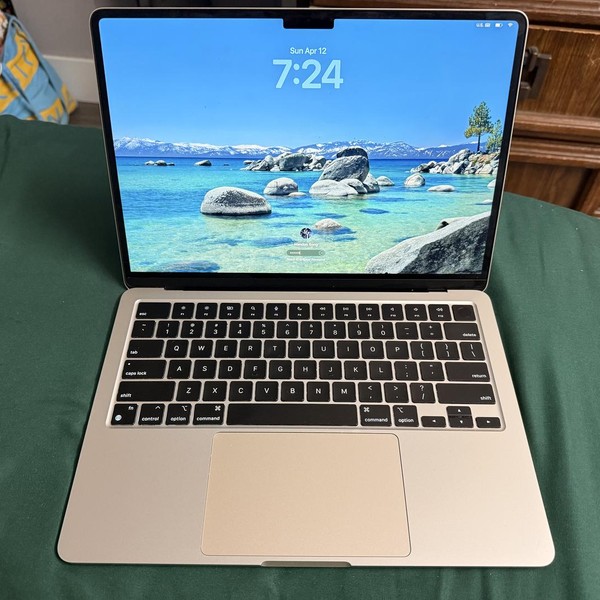 MacBook Air 2022 (M2) - 13 inch - 512 GB, Starlight, 8 GB, Apple M2