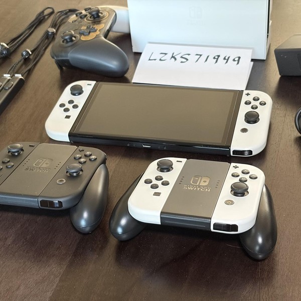 Nintendo Switch - OLED - 64 GB, White