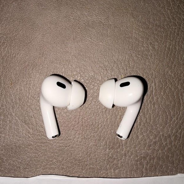 Apple AirPods Pro 2 - Lightning